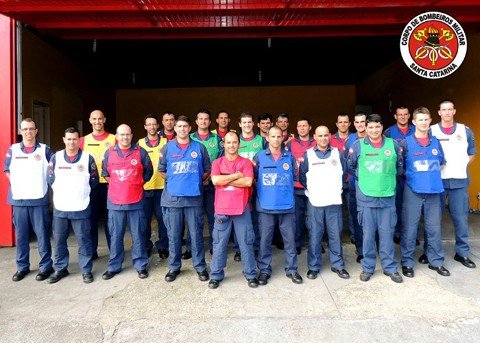 profissionais-participam-de-treinamento-1 Bombeiros militares de várias cidades da região participaram do treinamento. Foto: Bombeiros Militares de Tubarão/Divulgação/Notisul