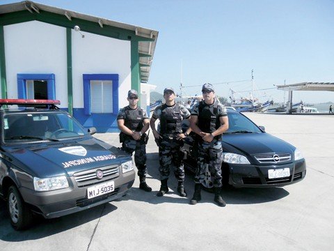 profissionais-receberao-armamento-1 O efetivo recebeu um reforço de mais 12 profissionais, ontem. Foto: Guarda Municipal de Laguna/Divulgação/Notisul