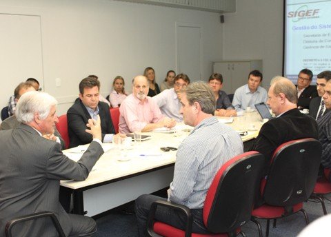 repasses-de-convenios-sofrem-cortes-1 A medida de corte de gastos foi anunciada para os secretários de desenvolvimento regional em Florianópolis, ontem. Obras que utilizam recursos do Fundo Social, como a Arena Multiuso de Tubarão, serão afetadas. Foto: Ênio Parker/Divugação/Notisul