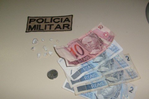 40-pedras-de-crack-sao-apreendidas-1 Quarenta pedras de crack foram apreendidas pela Polícia Militar de Tubarão e Capivari de Baixo. Foto: Eduardo Matias Faust/Polícia Militar de Capivari de Baixo/Notisul