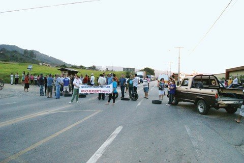 apos-protesto-lombada-e-implantada-1 Um dos maiores problemas na SC-438 é o excesso de velocidade. Inclusive, este foi o motivo principal para a reivindicação de uma lombada no trecho da comunidade de Tiradentes, em Gravatal.