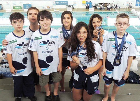 atn-conquista-medalhas-no-mar-e-na-piscina-1 Garotada garantiu 13 medalhas no Festival Mirim-Petiz. Foto: ATN/Divulgação/Notisu