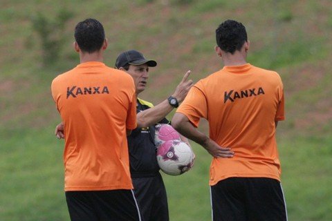 comelli-esta-suspenso-1 O treinador do Tigre deve ser julgado novamente antes do fim da Série B - Foto:Fernando Ribeiro/Criciúma E.C./Notisul