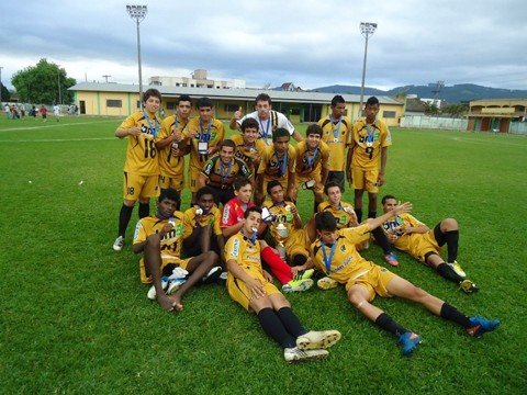 conexao-brasil-e-campeao-1 Equipe lagunense levantou mais uma taça