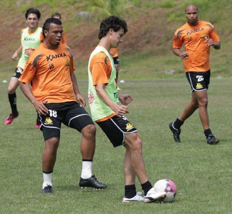 criciuma-duela-com-o-atletico-1 O técnico Paulo Comelli deixou várias dúvidas no ar para a partida deste sábado - Foto:Fernando Ribeiro/Criciúma E.C./Notisul