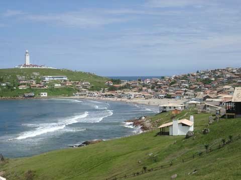 duas-pessoas-morrem-afogadas-na-regiao-1 As praias do Farol de Santa Marta estavam movimentadas durante o ‘feriadão’ e dois casos fatais de afogamento foram registrados