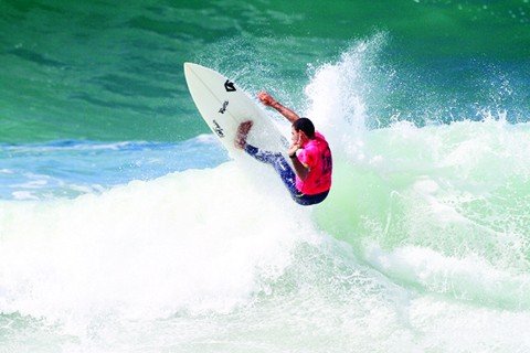 expectativa-de-boas-ondas-na-vila-1 Guilherme Ferreira é o líder do ranking catarinense.