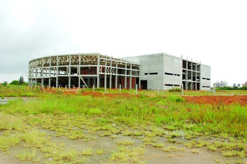 obras-estao-paradas-1 Serviços na Arena Multiuso estão parados. Se o cronograma fosse seguido, a obra deveria ser finalizada no próximo mês