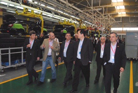 representantes-voltam-ao-estado-em-dezembro-1 A comitiva catarinense que foi à China visitou uma das sete fábricas da Geely