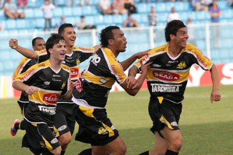 tigre-fica-com-o-vice-1 Com o acesso já garantido, o Tigre comemorou o vice nacional. Foto: Fernando Ribeiro/Criciúma E.C./Notisul