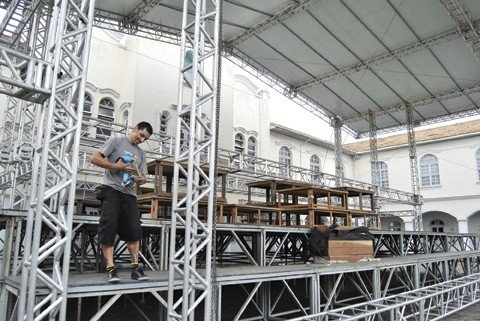 estrutura-esta-quase-pronta-1 Estrutura básica já está montada. Ainda restam alguns detalhes para que o evento transcorra de forma perfeita. Foto: Unisul/Divulgação/Notisul