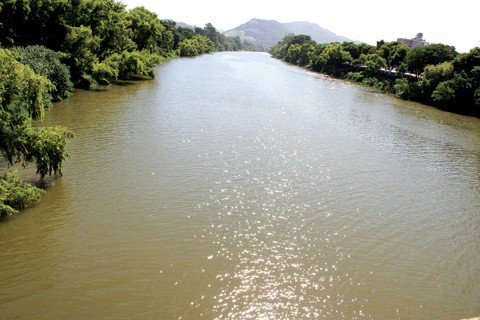 prosul-pode-ser-a-executora-do-projeto-1 O desassoreamento do Rio Tubarão vai minimizar a possibilidade de cheias. Este tipo não é feito desde a década de 70, quando a grande enchente matou, oficialmente, 199 pessoas.