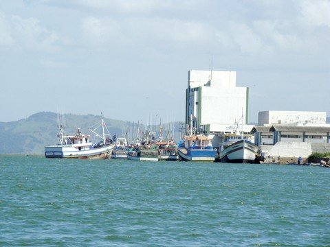 impacto-pode-ser-prejudicial-1 Com a redragagem da Lagoa de Santo Antônio dos Anjos, embarcações maiores poderão atracar no Porto, o que beneficiará diretamente o setor pesqueiro, um dos principais pilares da economia de Laguna.