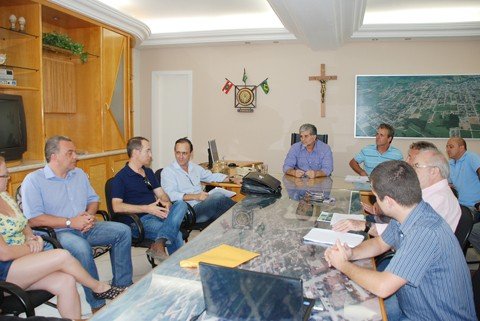 plano-de-saneamento-basico-e-apresentado-1 O plano de saneamento foi apresentado ontem, em reunião na prefeitura