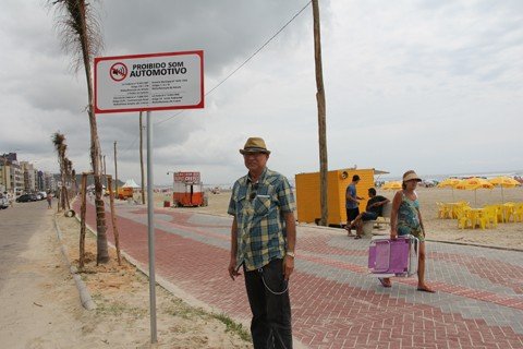 proibicao-e-reforcada-1 A colocação das novas placas ocorreu ontem, com supervisão do secretário Ruy Vladimir Soares de Souza