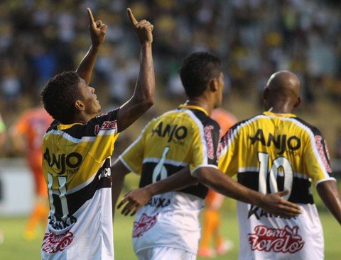 tigre-inicia-a-temporada-com-goleada-1 Estreante, o camisa 11 Fabinho marcou duas vezes na vitória. Foto: Fernando Ribeiro/Criciúma E.C./Notisul