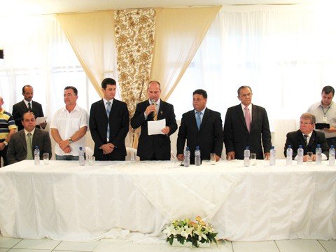 uma-cerimonia-para-ficar-na-historia-1 Antônio Honorato administrará o município até 2016.