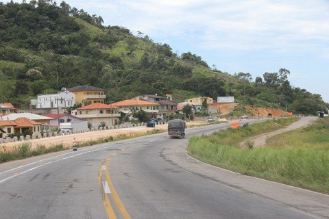cade-as-obras-1 As obras de construção do viaduto na comunidade do Bananal, em Laguna, ainda nem começaram. Nenhum funcionário contratado pelo consórcio foi visto em todo o trecho na tarde de quinta-feira.