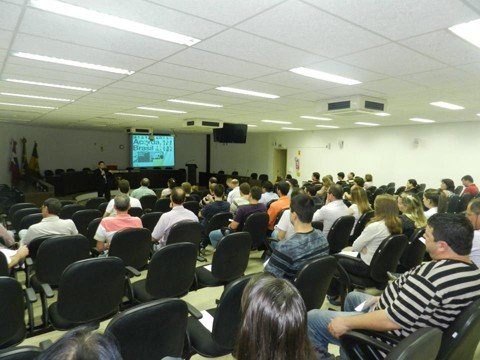 e-preciso-comparar-antes-de-investir-1 A palestra Acorda Brasil já ocorreu em Turvo na Câmara de Vereadores. Foto: Clamber Investimentos/Divulgação /Notisul