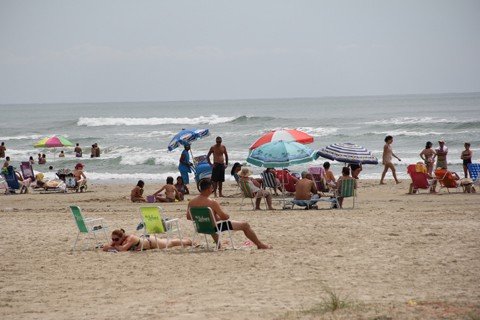 novamente-dois-pontos-estao-improprios-em-laguna-1 A praia do Mar Grosso, em Laguna, figurou pela primeira vez na lista dos impróprios. O local em questão fica próximo ao emissário da Casan.