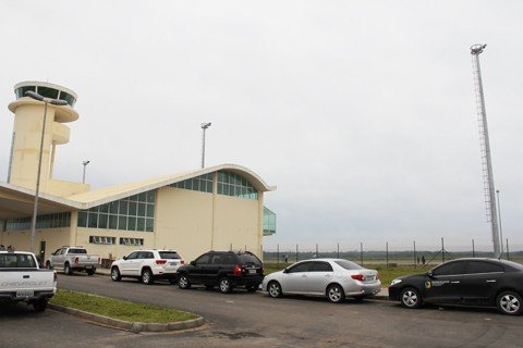 adiada-a-decisao-do-tce-1 O aeroporto de Jaguaruna está praticamente pronto, à espera de autorização para começar a receber voos e decolagens. Por enquanto, não há terminal de cargas, suprimido do projeto original, mas que continua nos planos para o futuro.