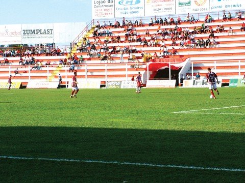 diretoria-impede-leilao-de-estadio-1 A ação bem orquestrada da nova diretoria permitiu ao Leão manter a propriedade do estádio, após parcelar dívidas de processo na justiça.