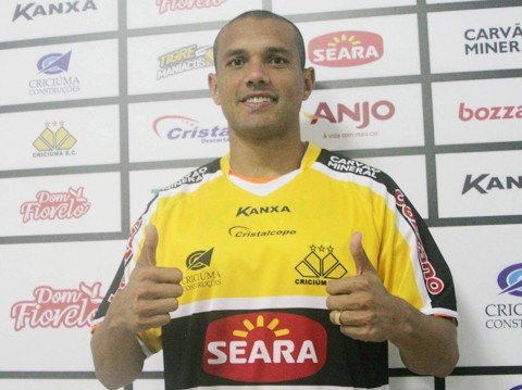 mais-um-reforco-e-oficializado-1 Marcel, novo atacante do Tigre, já atuou em grandes clubes da série A, como Santos e São Paulo, e em times do exterior. Foto: Fernado Ribeiro/ Criciúma E.C./Notisul