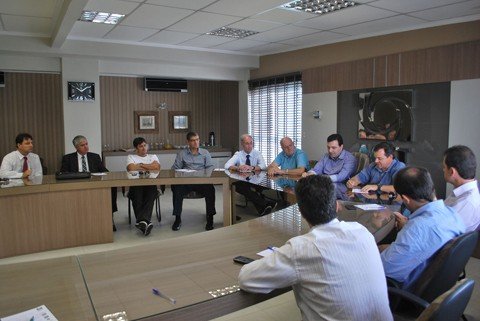 operacao-e-prevista-para-dezembro-1 Diretores e conselheiros da Associação Empresarial (Acit) e o prefeito Olavio Falchetti reuniram-se com o diretor de transportes da secretaria estadual de infraestrutura, Dilney Cabral Filho. Foto: Elke Schuch Felácio/Acit/Notisul
