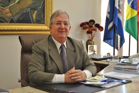 troca-de-comando-e-hoje-1 A mesma dedicação e conhecimento empregados na gestão da universidade será usada por Ailton na gestão da Fundação Unisul, a qual presidirá. Foto: Unisul/Divulgação/Notisul
