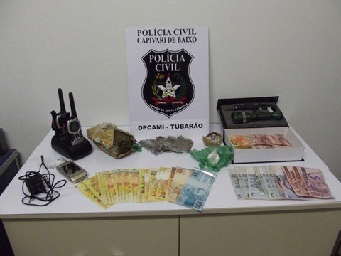 avo-e-neto-sao-acusados-1 Os trabalhos para prender os acusados foram coordenados pelos delegados José David Machado, de Capivari de Baixo, e Vivian Garcia Selig, da DPCAMI. Foto: Fotos: SIC de Capivari de Baixo/Notisul