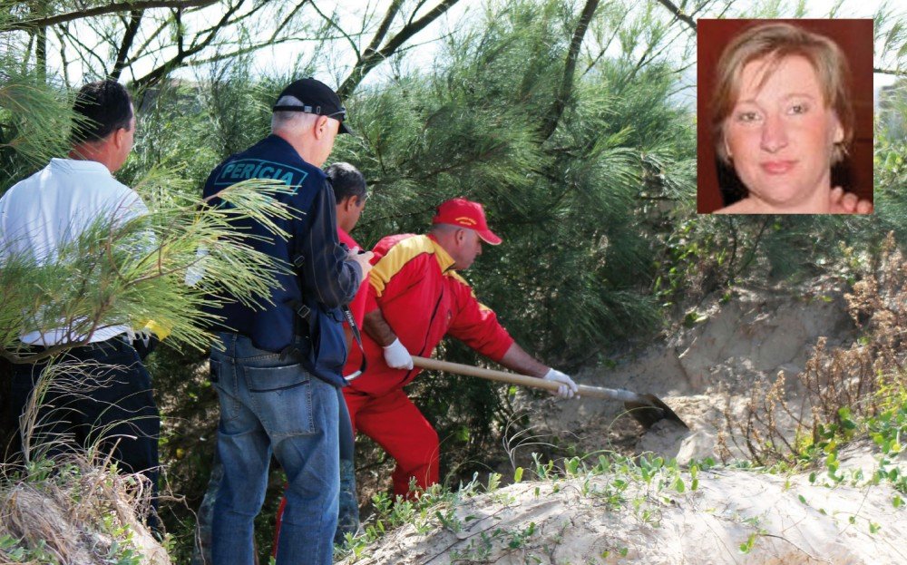 corpo-foi-carbonizado-e-esquartejado-1 Os policiais encontraram o corpo enterrado na areia. Na foto em detalhe, a professora Hannelore Siewert, 40 anos - Foto:João Batista Coelho Jr./PortalClickSul/Notisul