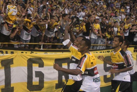 criciuma-e-o-campeao-do-returno-1 A torcida apareceu em peso para apoiar o Tigre no último jogo do returno - Foto:Fernando Ribeiro/Criciúma E. C./Notisul
