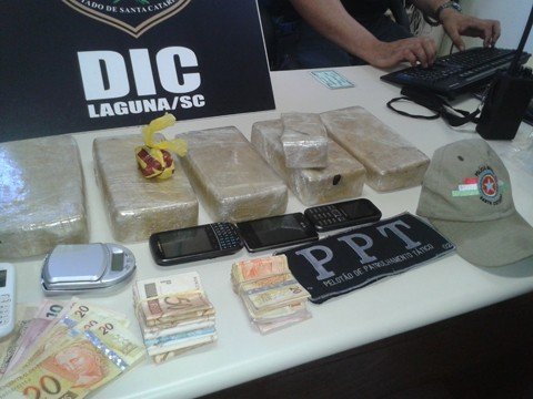 integrantes-de-faccao-criminosa-sao-presos-1 A quadrilha é acusada de transportar grandes quantidades de drogas. Foto: André Wendhausen/Policial Militar/Notisul