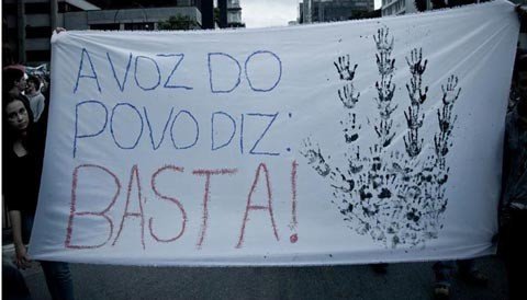 marcha-ocorre-neste-sabado-1 No ano passado, o movimento reuniu milhares de pessoas em dezenas de cidades - Foto:Dia do Basta/Divulgação/Notisul
