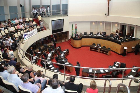 santa-catarina-tera-mais-parlamentares-em-2014-1 Nas eleições do próximo ano, eleitores catarinenses escolherão mais um representante para os legislativo estadual e federal