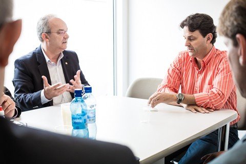 unisul-pede-reintegracao-de-tubarao-a-inovasc-1 Reitor da Unisul, professor Sebastião Salésio Herdt foio pessoalmente a Florianópolis requerer a inclusão da cidade no circuito do Inova@SC ao secretário Paulo Bornhausen. Foto: Unisul/Divulgação/Notisul