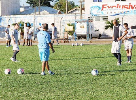 equipes-preparam-se-para-a-2a-rodada-1 No Peixe, além de um treino regenerativo, os atletas assistiram ao vídeo da partida contra o Guarani de Palhoça para analisar as ações do grupo.