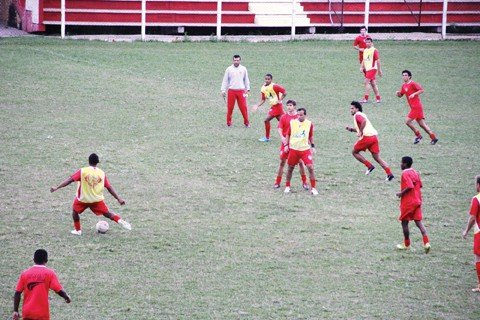 hercilio-luz-realiza-penultimo-treino-antes-da-estreia-1 O técnico Vanderson realizou um coletivo na tarde de ontem e aproveitou para orientar alguns pontos táticos da equipe.