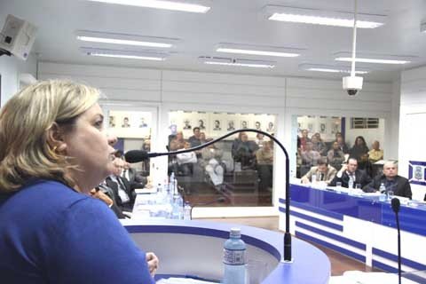 existem-473-criancas-na-fila-de-espera-1 A presidente da Fundação de Educação respondeu as perguntas e explicou as dificuldades iniciais