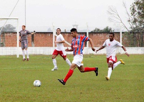 hercilio-luz-vence-fora-de-casa-1 Equipe do Canoinhas dominou o jogo, mas não alcançou a vitória - Foto:Jucelli Moreira/Divulgação/Notisul