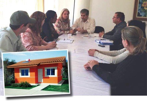 mais-de-r-50-mil-sera-aplicado-no-setor-1 Parceria com a Federação das Cooperativas Habitacionais de Santa Catarina visa minimizar o déficit habitacional do município. Projeto das casas populares já foi apresentado - Foto:Prefeitura de Braço do Norte/Divulgação/Notisul