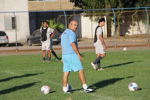 peixe-se-prepara-para-novo-desafio-1 Eduardo Clara (centro) vai trabalhar com a equipe dois períodos todos os dias da semana