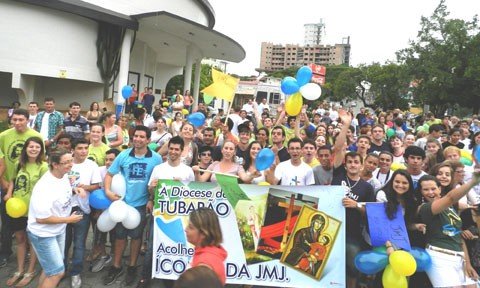 semana-missionaria-e-organizada-1 Em 2011, centenas de jovens participaram, em Tubarão, da acolhida à Jornada Mundial da Juventude
