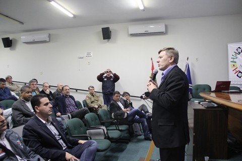 a-um-passo-da-segunda-licitacao-1 Reunião na Amurel foi para a discutição do termo de referência para os estudos de conformidade ambiental do Rio Tubarão - Foto:Maria Julia Goulart/Notisul