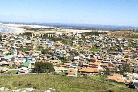 aprovacao-do-plano-diretor-e-fundamental-1 A praia do Farol de Santa Marta também será afetada com a proibição de novas construções - Foto:Prefeitura de Laguna/Secom/Divulgação/Notisul