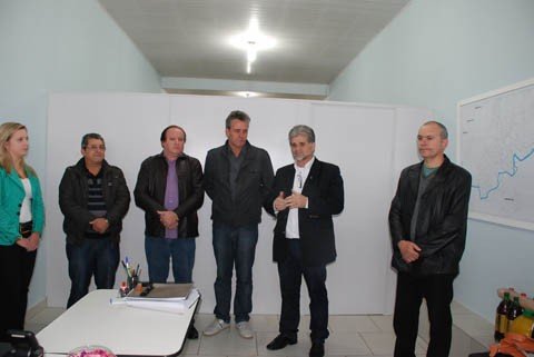 central-e-inaugurada-1 Gestores municipais inauguraram a nova central de atendimento ao consumidor da Cosip. Agora, o local poderá suprir problemas da população e agilizar os trabalhos - Foto:Georgia Accordi/Prefeitura de Braço do Norte/Notisul