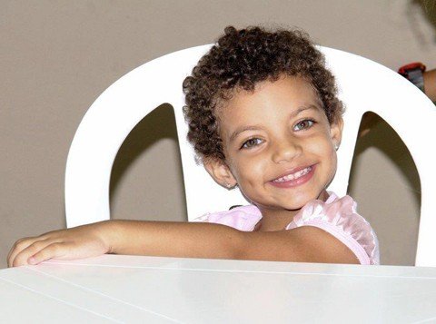 ela-conseguiu-1 Bia está em São Paulo, onde fará, hoje, o último exame de compatibilidade para receber o transplante de medula que salvará sua vida. Se tudo correr bem, a princesa poderá realizar o seu grande sonho no próximo ano: ir para a escola".