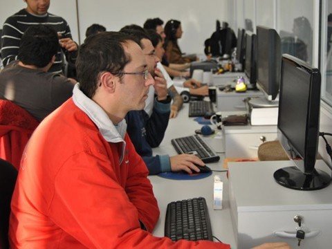 empresas-de-software-ingressam-no-uniparque-1 Filiais das empresas do vale vão contar com mais de 20 profissionais cada. As companhias trabalham diretamente com a criação de softwares e vão aliar conhecimento e mão de obra na universidade