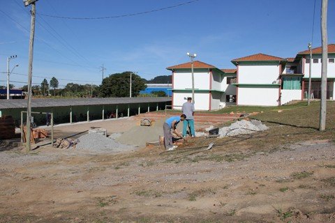 escola-investe-em-melhorias-1 Obras são realizadas na Escola Martinho Alves dos Santos, em Tubarão.