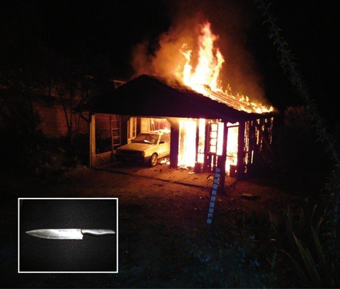 homem-coloca-fogo-em-casa-de-ex-mulher-e-tenta-se-matar-1 Os policiais do PPT entraram na residência em chamas para salvar o homem, que tinha uma faca (detalhe). Além da casa, o carro que estava na garagem também ficou completamente destruído - Foto:PPT de Tubarão/Divulgação/Notisul